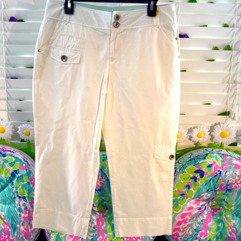 Pink Twill creamy white Capris with cargo pocket